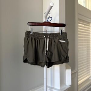 Vuori Clementine Shorts Olive Green Running Athletic Drawstring Size M